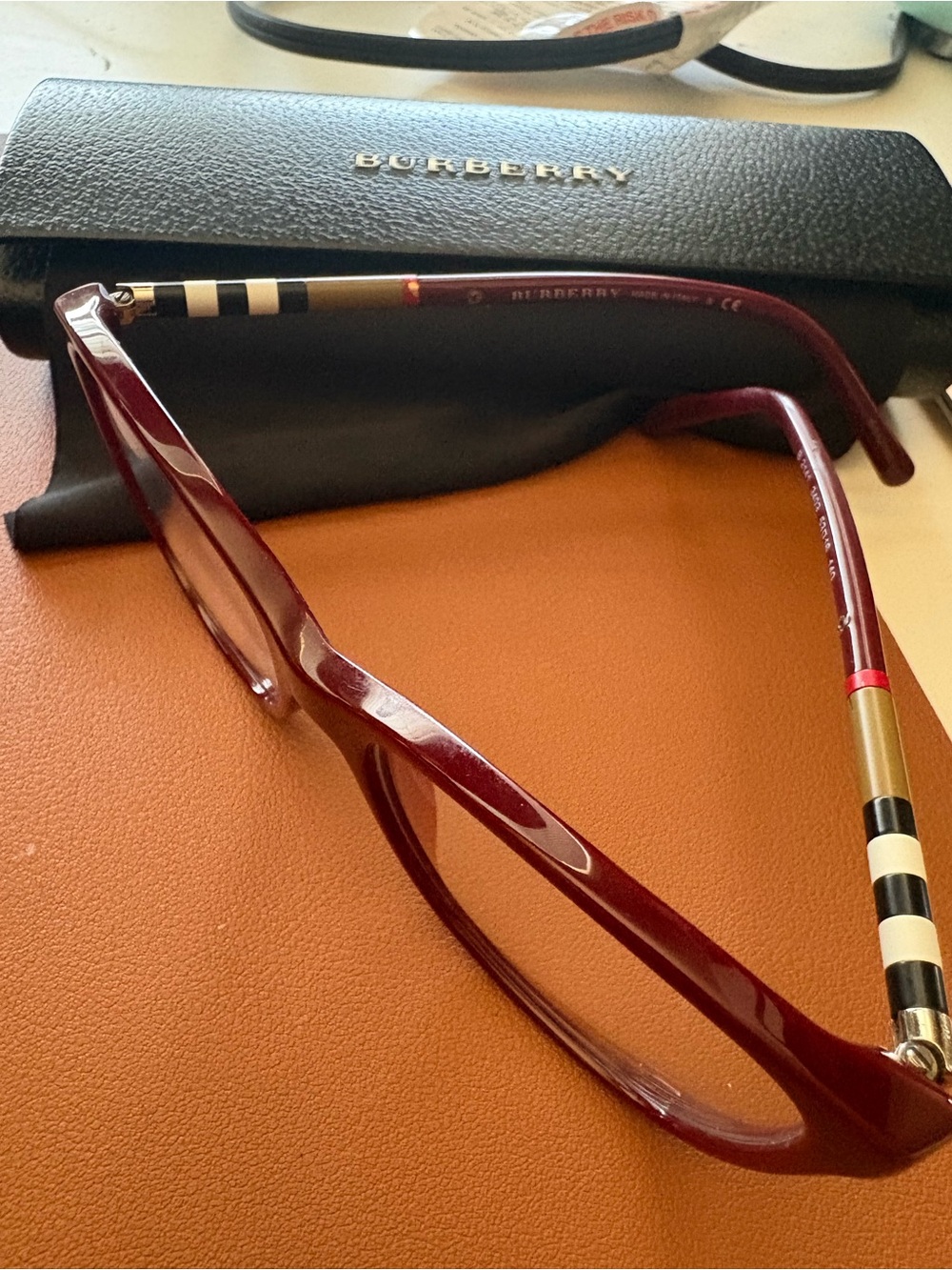 Authentic Burberry eye glasses - Picture 4 of 4